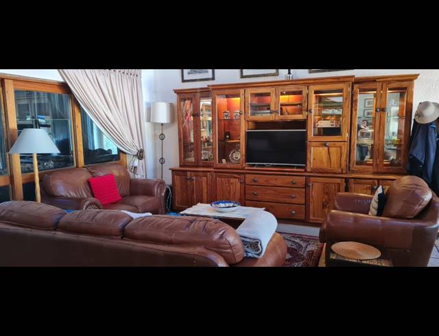4 BEDROOM HOUSE FOR SALE IN LAKELAND ESTATE